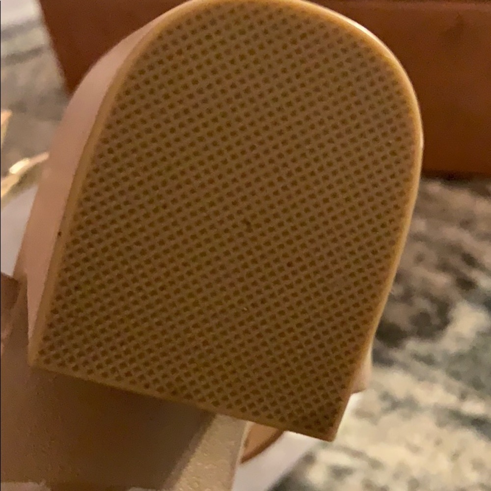 Shoes - Picture 4 of 4